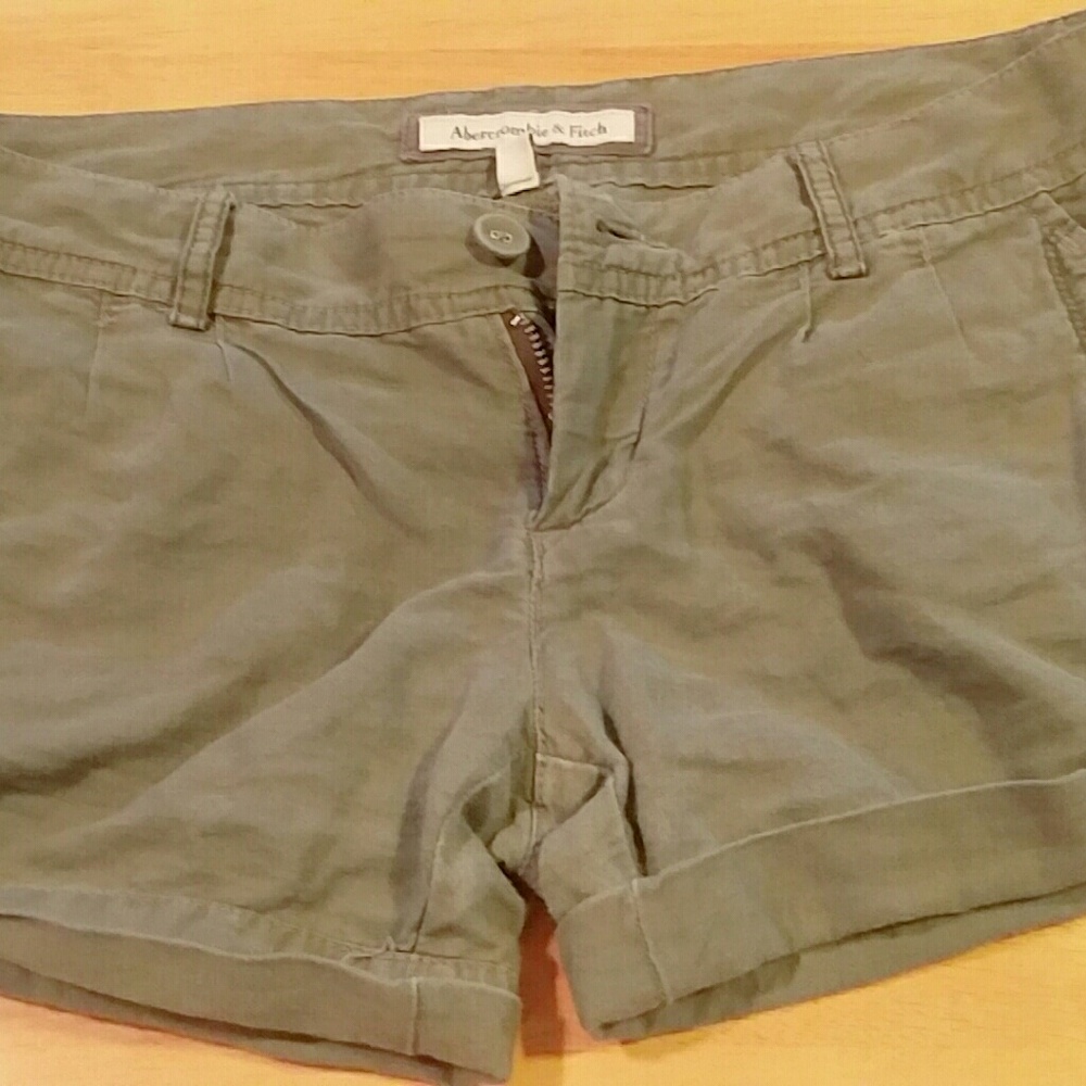 Abercrombie & Fitch military short shorts